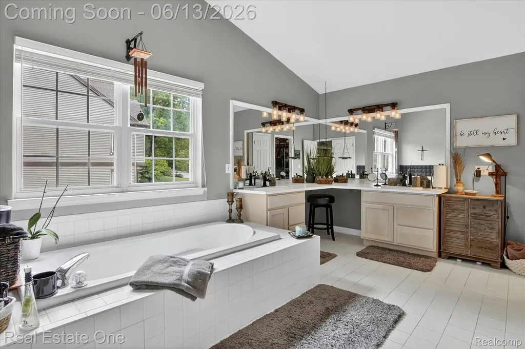 1972 Woodridge Court Highland Charter Township MI 48357
