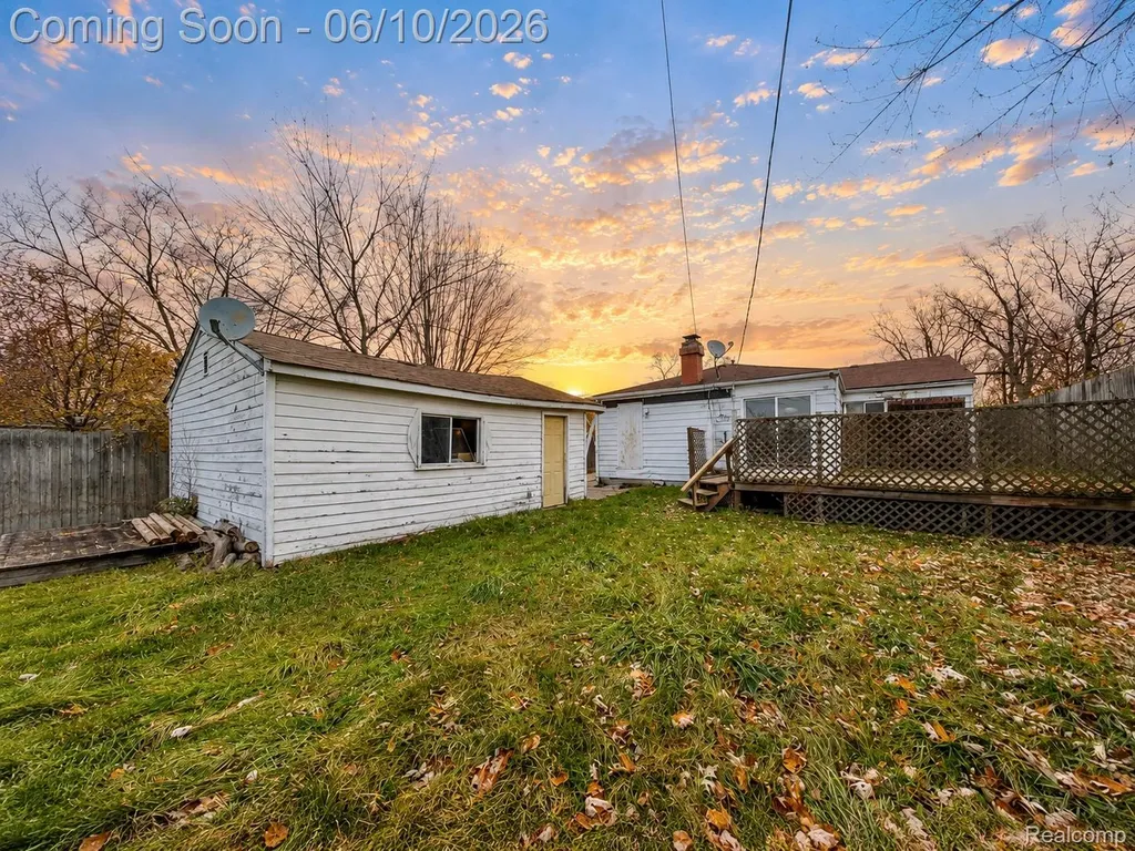 22111 Logue Avenue Warren City MI 48091