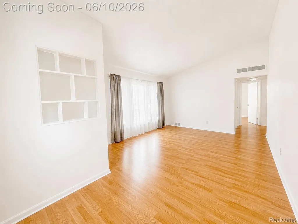 22111 Logue Avenue Warren City MI 48091