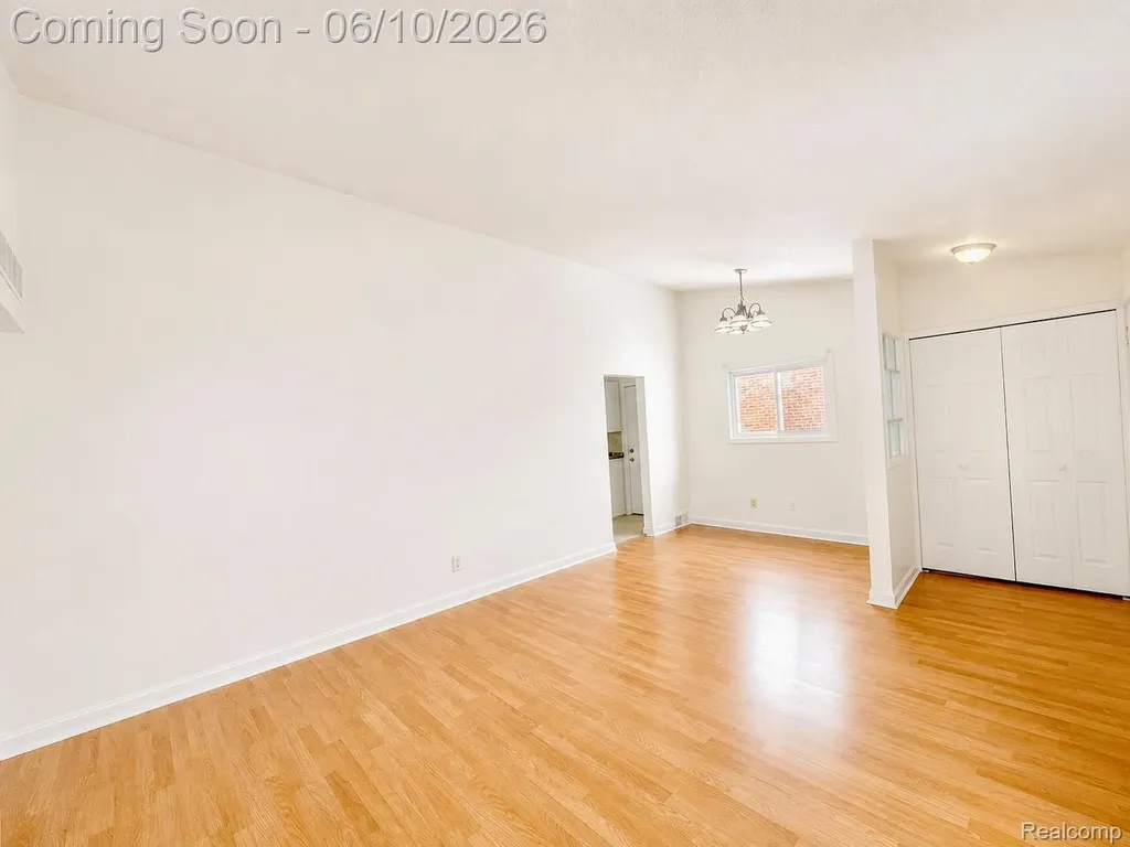 22111 Logue Avenue Warren City MI 48091