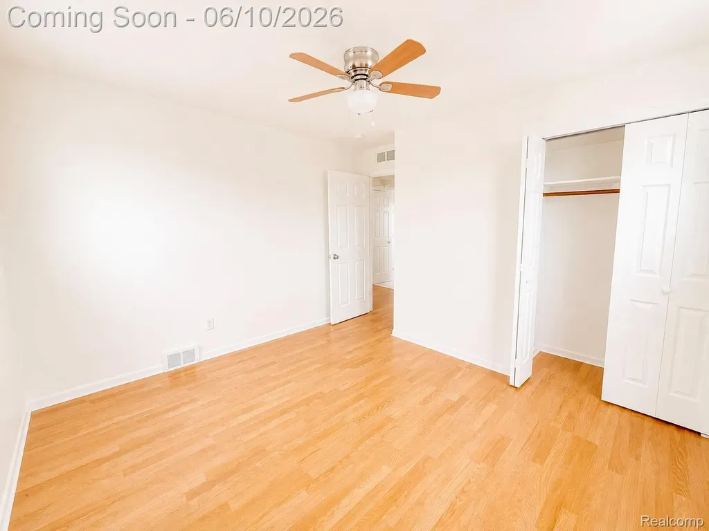 22111 Logue Avenue Warren City MI 48091