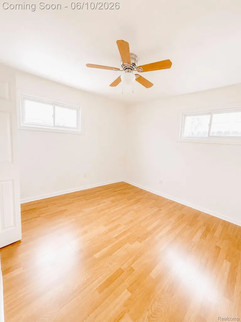 22111 Logue Avenue Warren City MI 48091