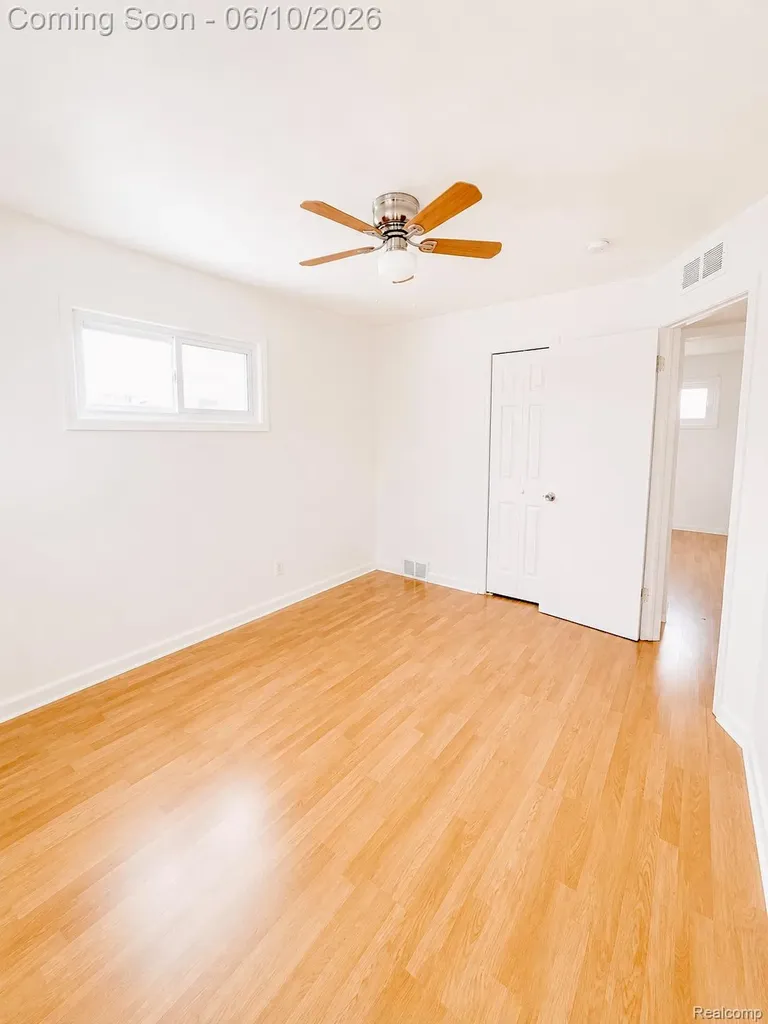 22111 Logue Avenue Warren City MI 48091