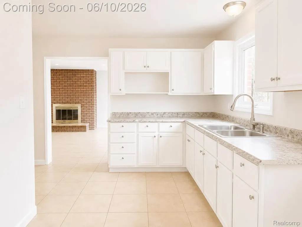 22111 Logue Avenue Warren City MI 48091