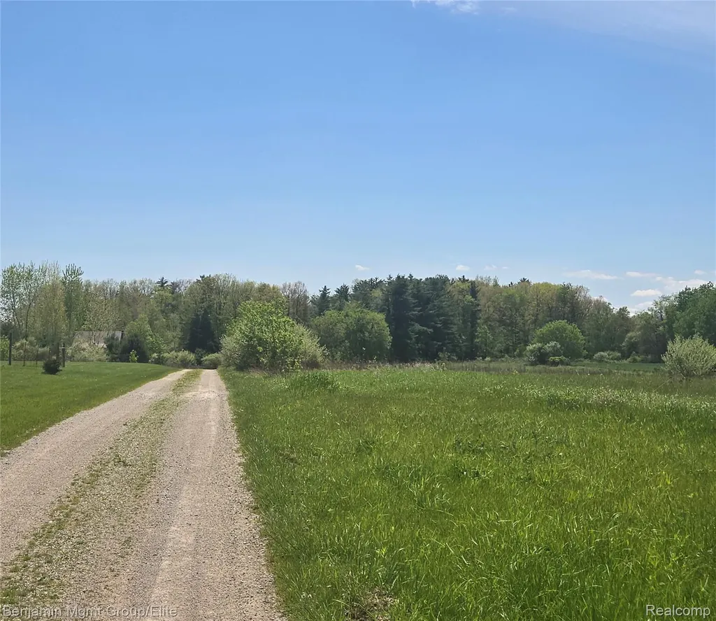 6827 Lapeer Road Kimball Township MI 48074