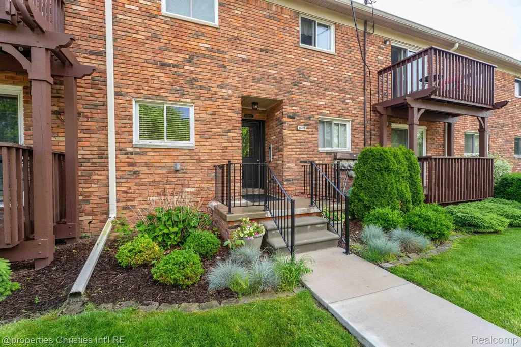 42472 Woodward Avenue Bloomfield Hills City MI 48304