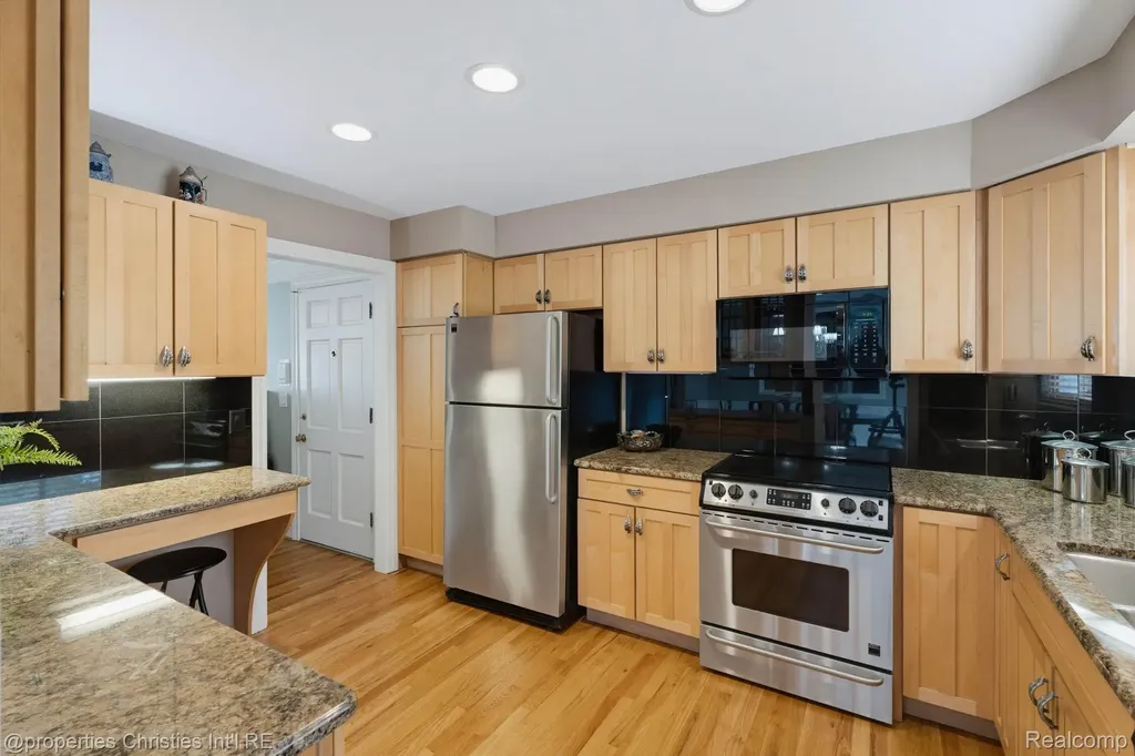 42472 Woodward Avenue Bloomfield Hills City MI 48304