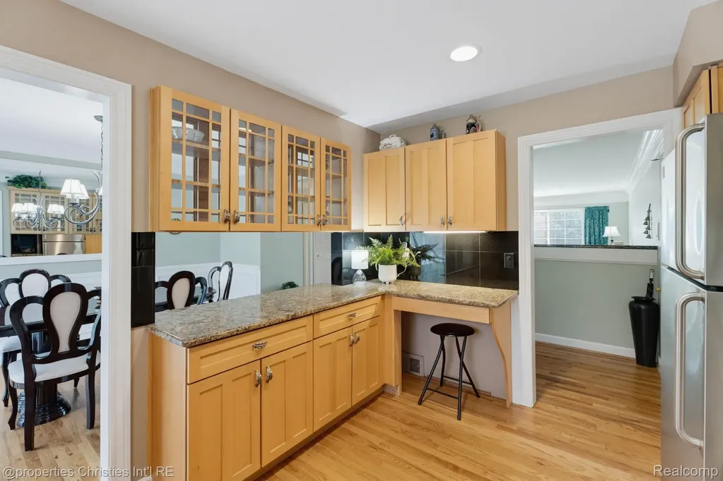 42472 Woodward Avenue Bloomfield Hills City MI 48304