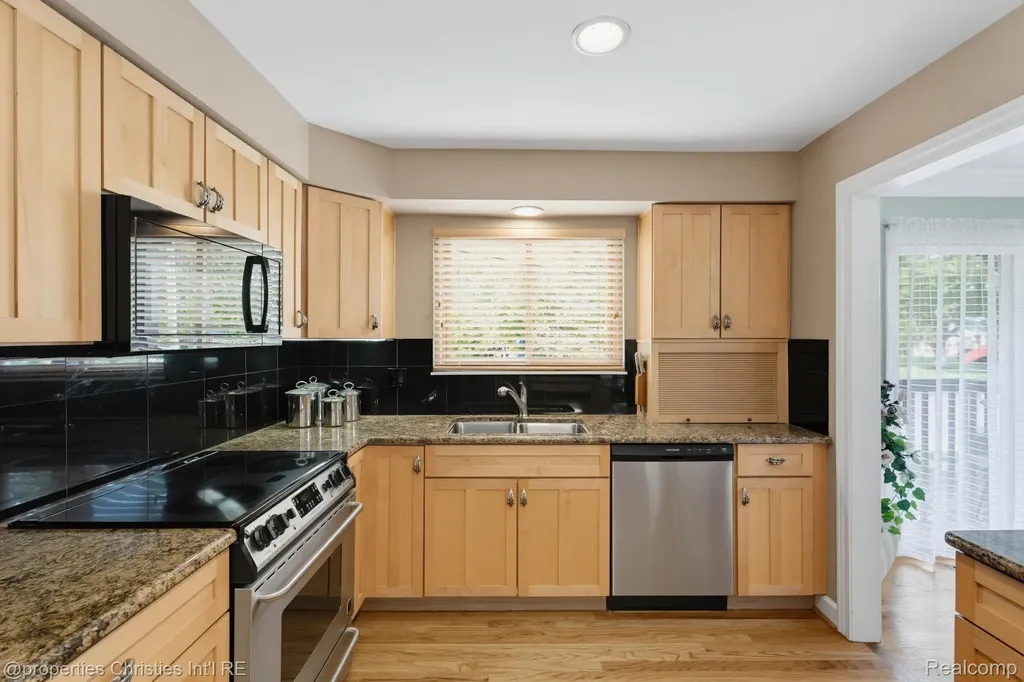 42472 Woodward Avenue Bloomfield Hills City MI 48304