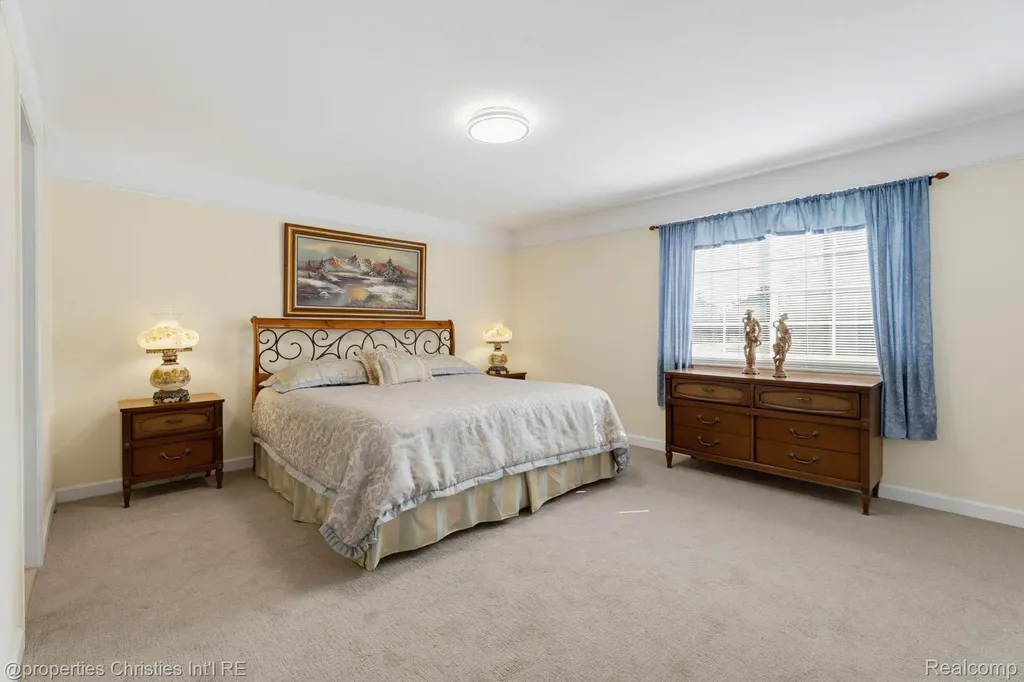 42472 Woodward Avenue Bloomfield Hills City MI 48304