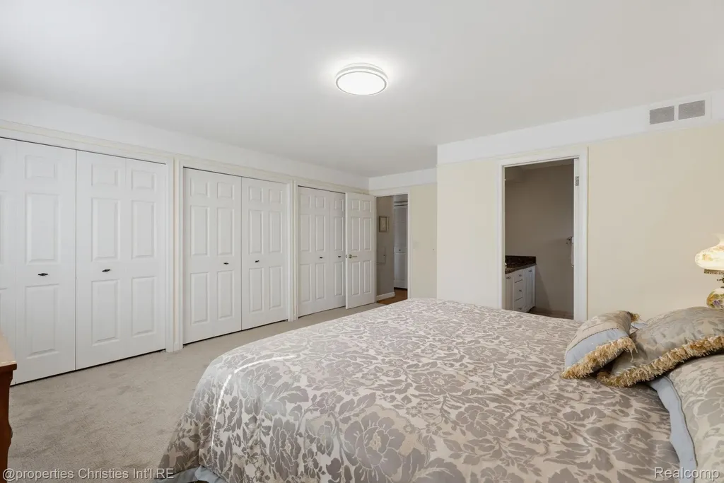 42472 Woodward Avenue Bloomfield Hills City MI 48304