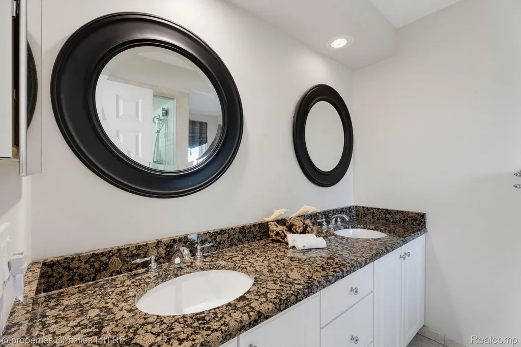 42472 Woodward Avenue Bloomfield Hills City MI 48304