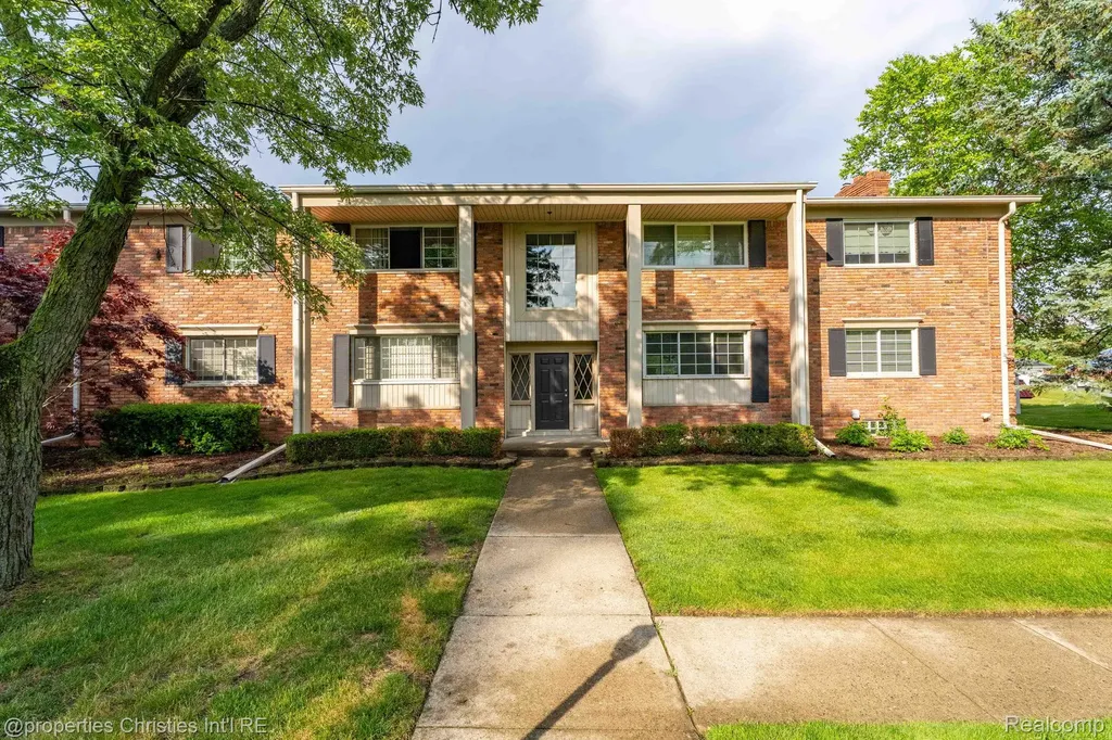 42472 Woodward Avenue Bloomfield Hills City MI 48304