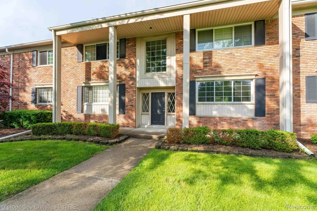 42472 Woodward Avenue Bloomfield Hills City MI 48304