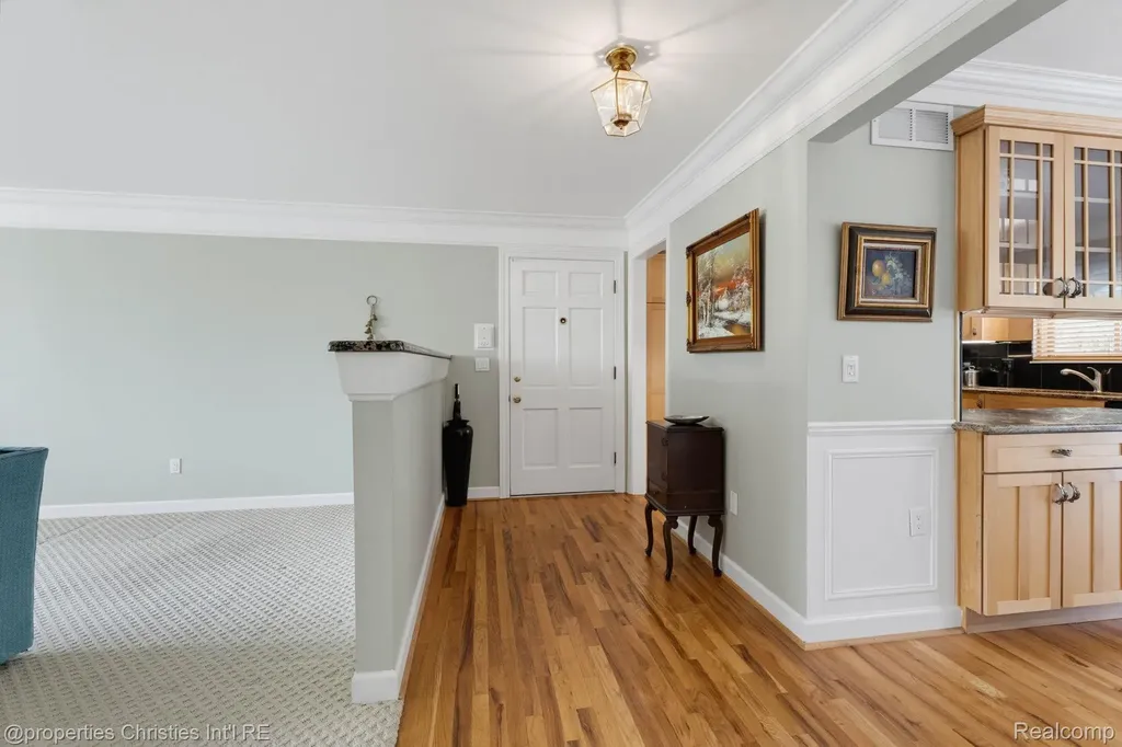 42472 Woodward Avenue Bloomfield Hills City MI 48304