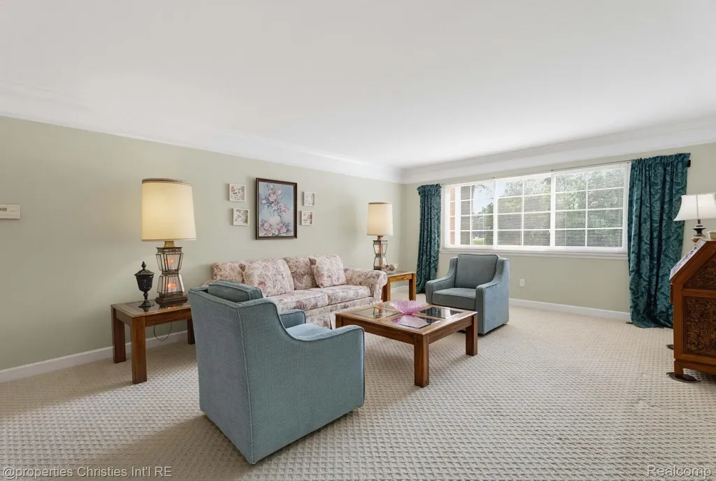 42472 Woodward Avenue Bloomfield Hills City MI 48304