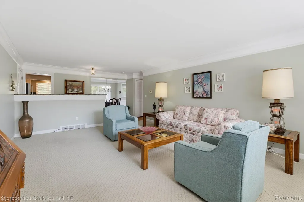 42472 Woodward Avenue Bloomfield Hills City MI 48304