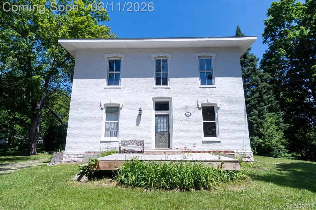 807 Baird Street Holly Village MI 48442