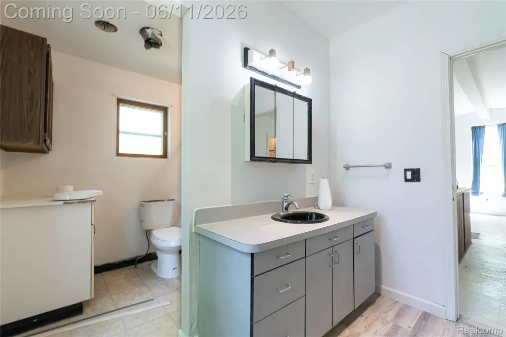 807 Baird Street Holly Village MI 48442