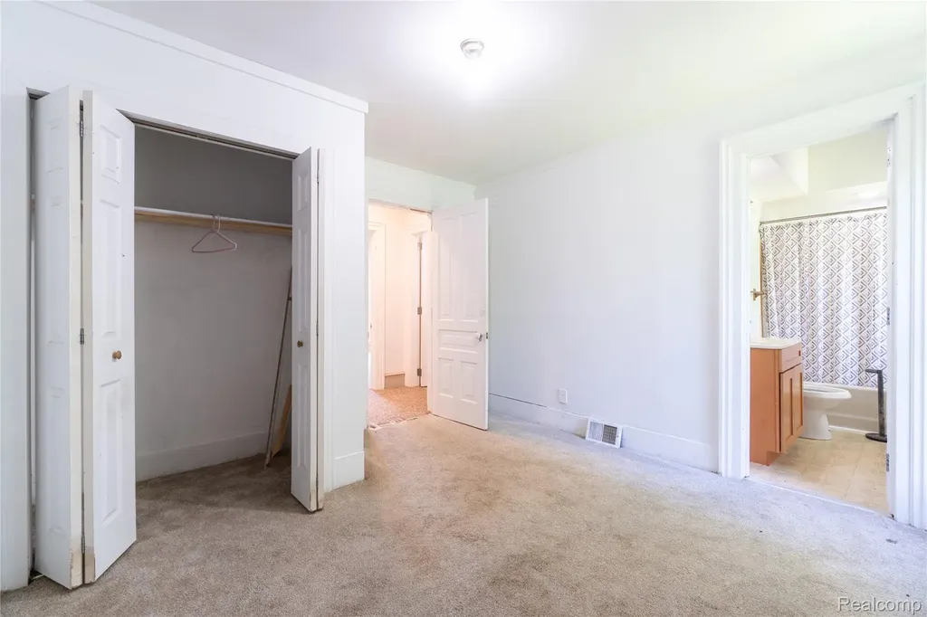 807 Baird Street Holly Village MI 48442