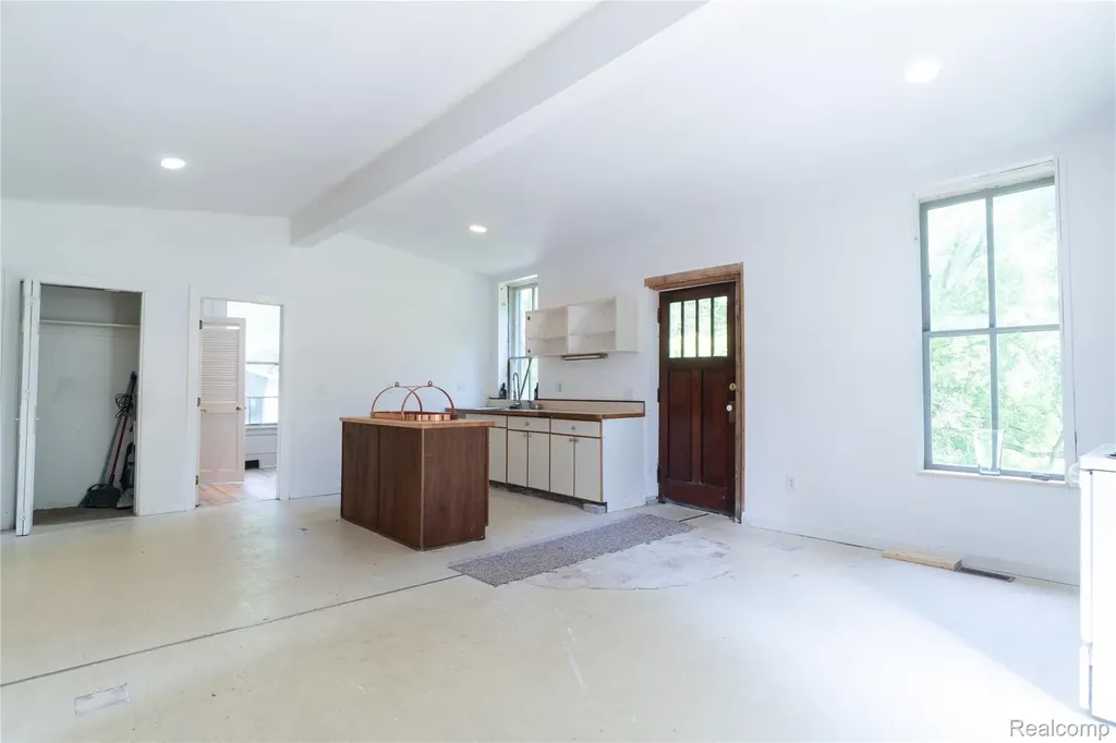 807 Baird Street Holly Village MI 48442