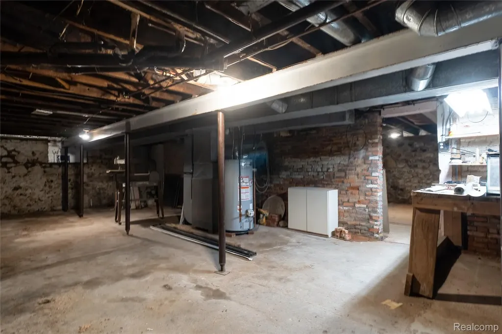 807 Baird Street Holly Village MI 48442