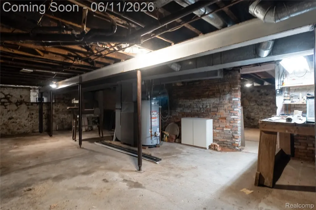 807 Baird Street Holly Village MI 48442