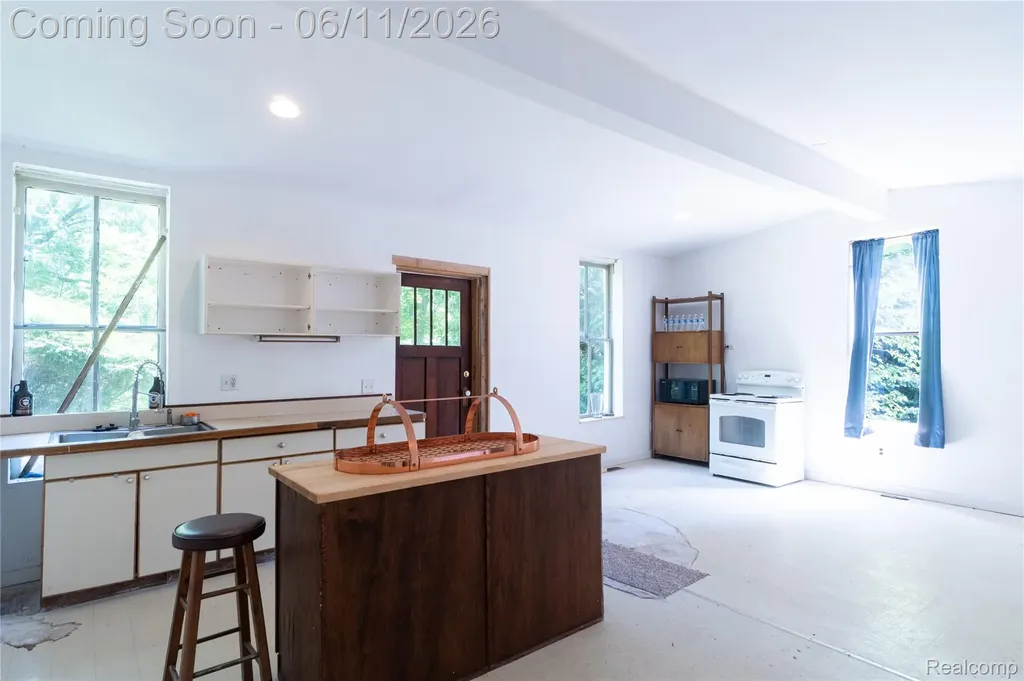 807 Baird Street Holly Village MI 48442