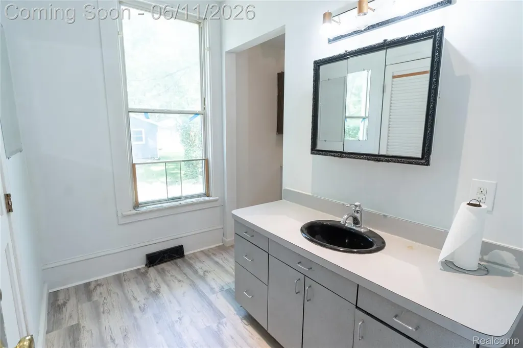 807 Baird Street Holly Village MI 48442