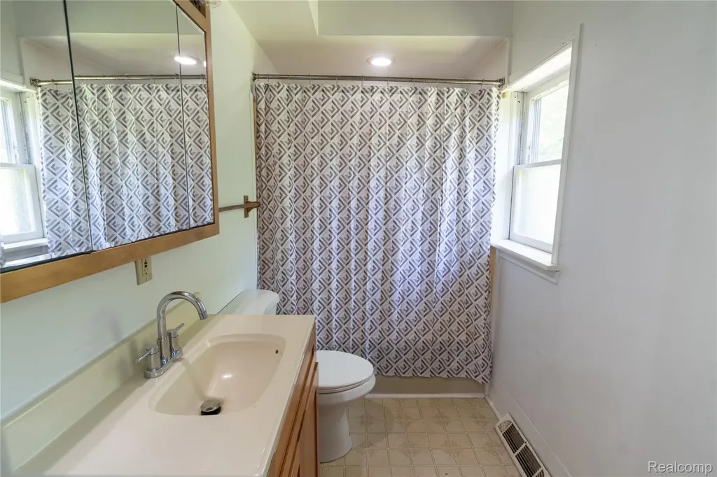 807 Baird Street Holly Village MI 48442