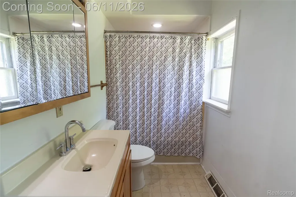 807 Baird Street Holly Village MI 48442