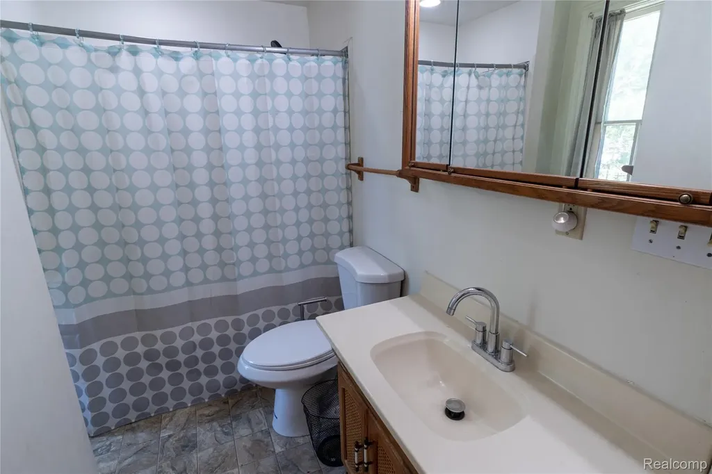 807 Baird Street Holly Village MI 48442