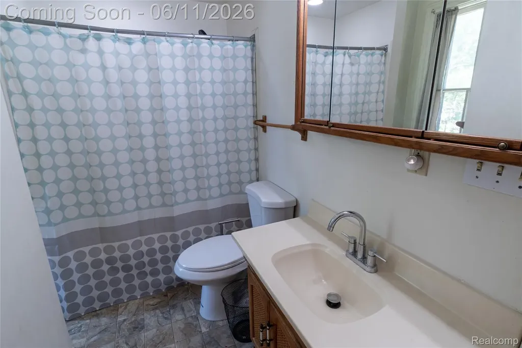 807 Baird Street Holly Village MI 48442