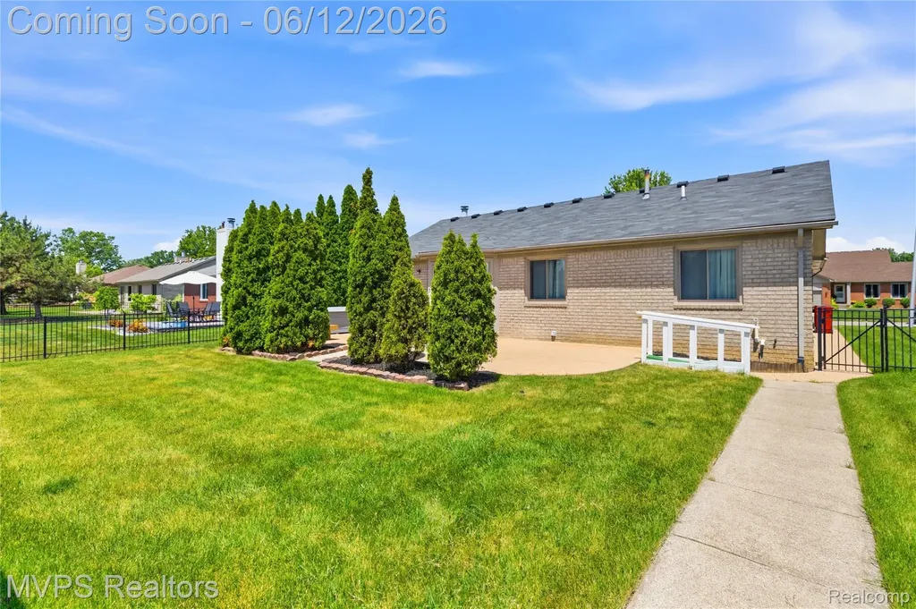 21618 Sue Ellen Drive Macomb Township MI 48044