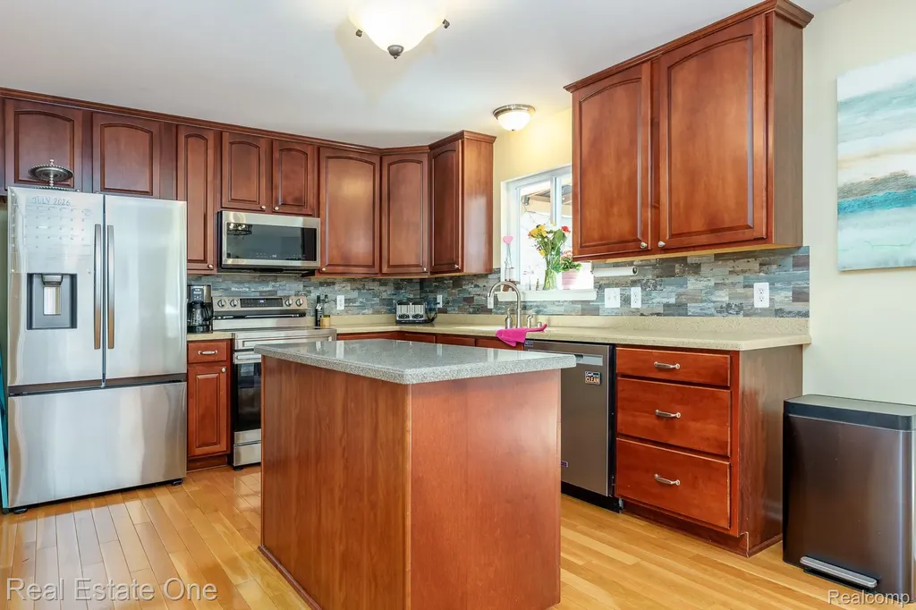 442 Ridgewood Drive S Brandon Charter Township MI 48462