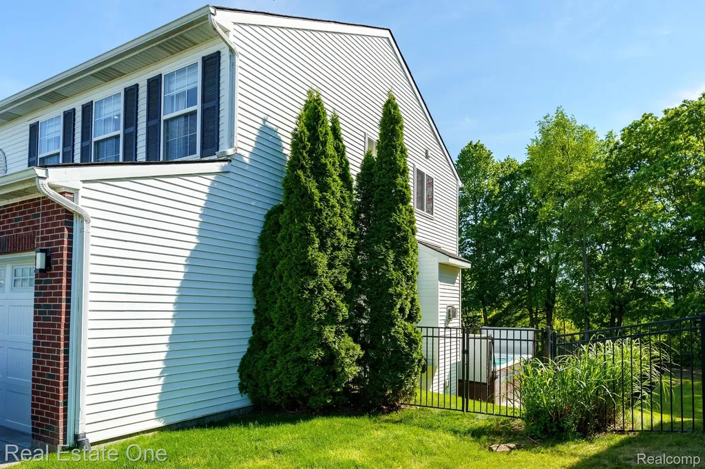 442 Ridgewood Drive S Brandon Charter Township MI 48462