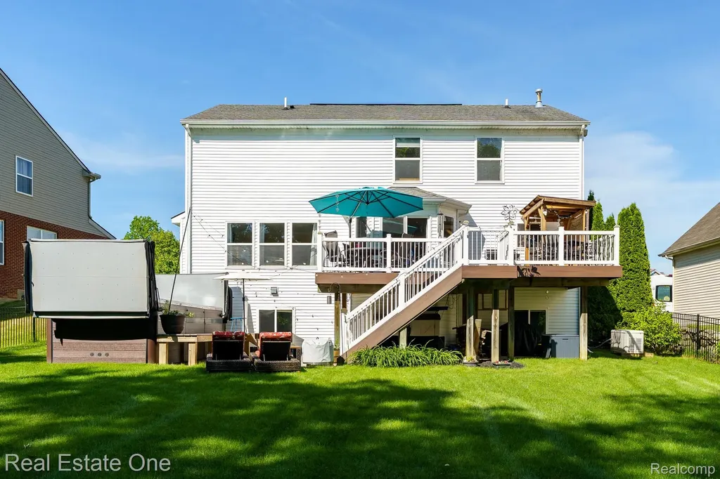 442 Ridgewood Drive S Brandon Charter Township MI 48462