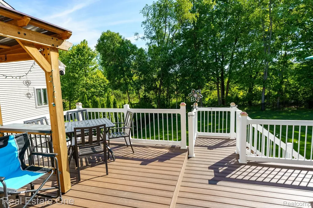 442 Ridgewood Drive S Brandon Charter Township MI 48462