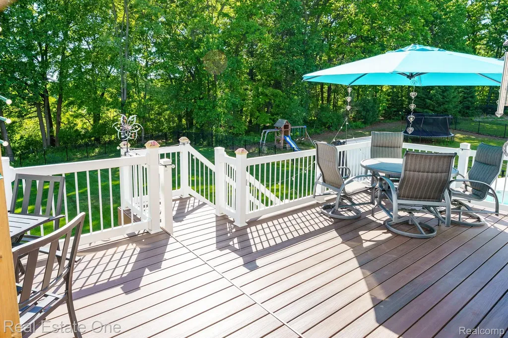 442 Ridgewood Drive S Brandon Charter Township MI 48462