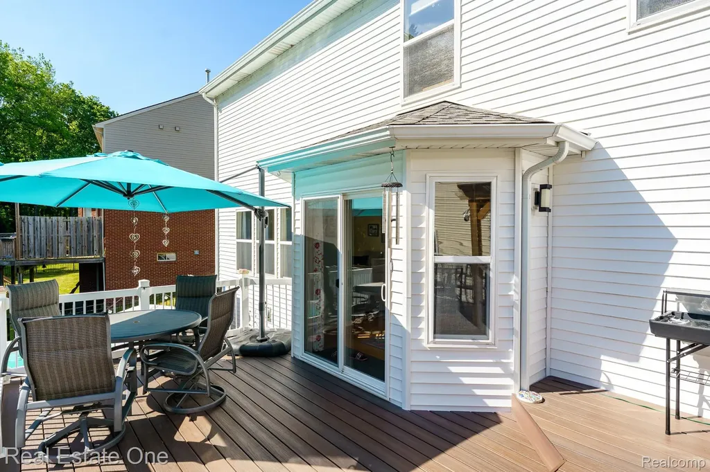 442 Ridgewood Drive S Brandon Charter Township MI 48462