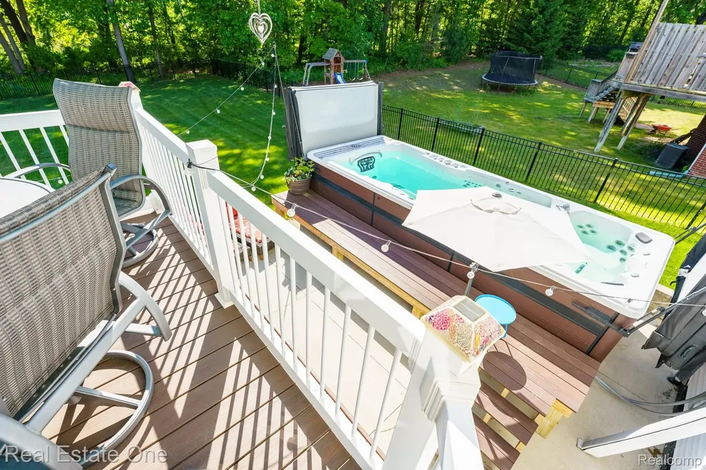 442 Ridgewood Drive S Brandon Charter Township MI 48462