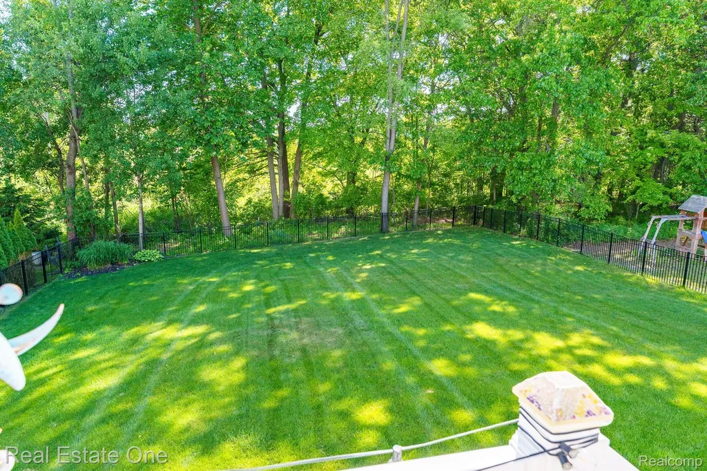 442 Ridgewood Drive S Brandon Charter Township MI 48462
