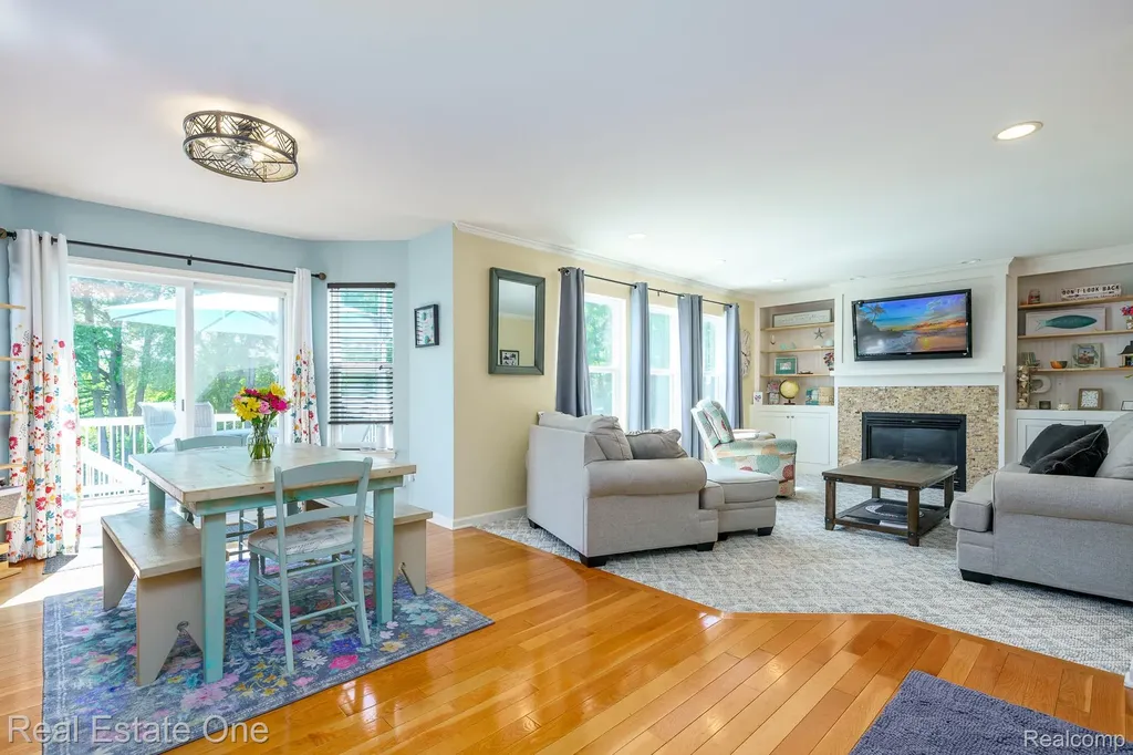 442 Ridgewood Drive S Brandon Charter Township MI 48462