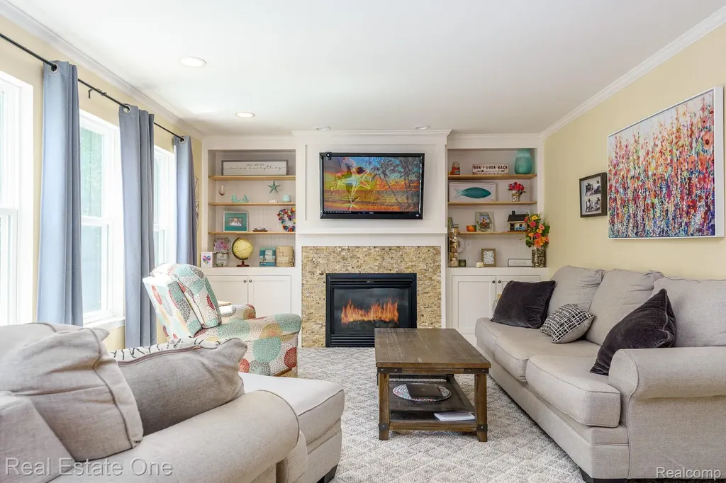 442 Ridgewood Drive S Brandon Charter Township MI 48462