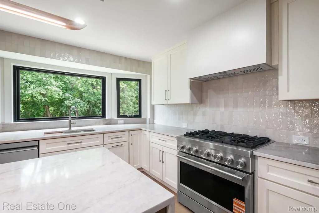 1683 Mark Hopkins Road Bloomfield Hills City MI 48302