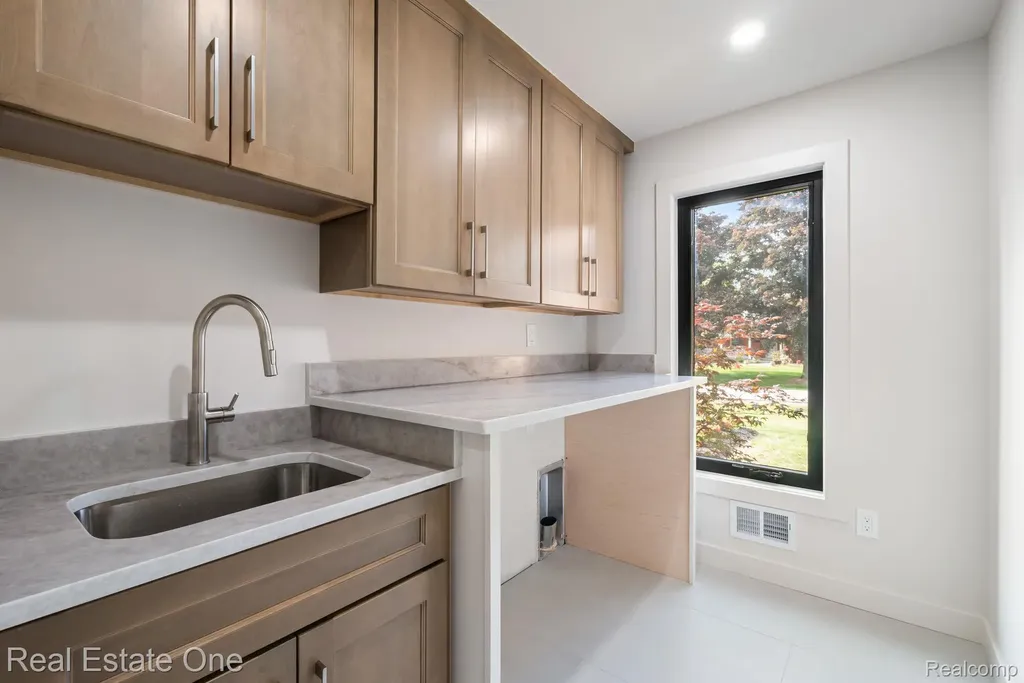 1683 Mark Hopkins Road Bloomfield Hills City MI 48302