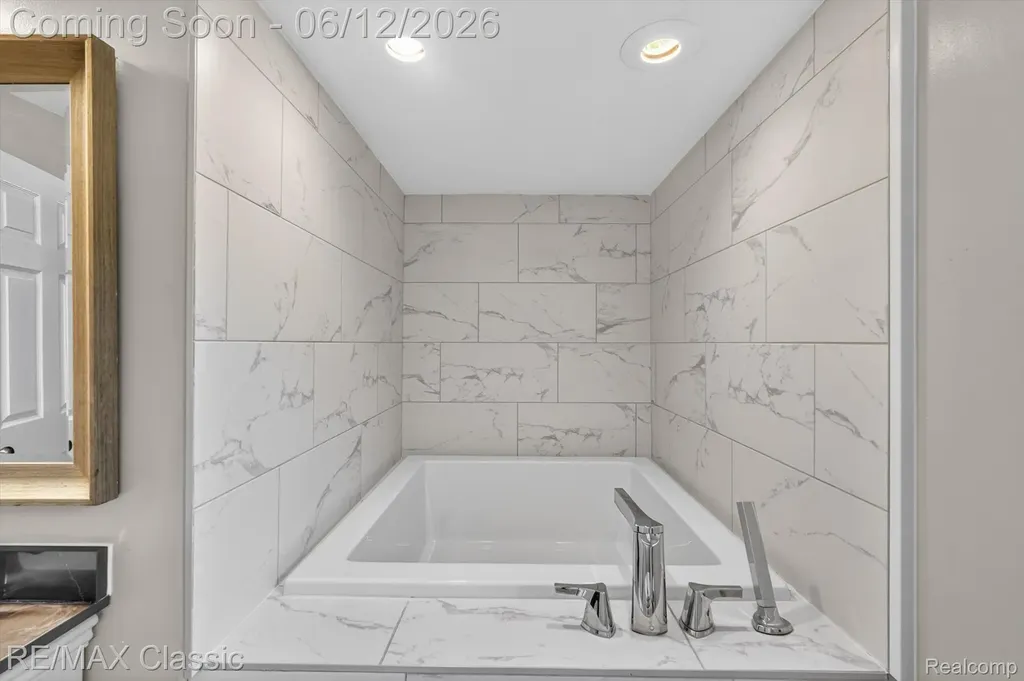 2939 Shirley Street Highland Charter Township MI 48380