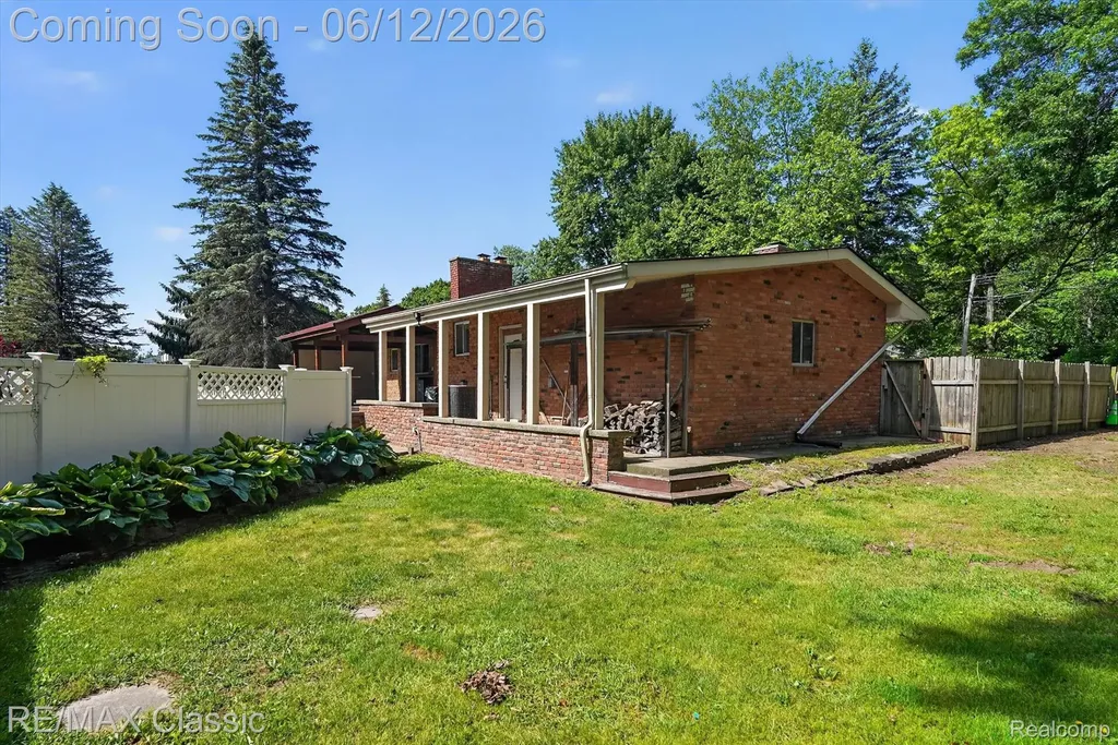 2939 Shirley Street Highland Charter Township MI 48380