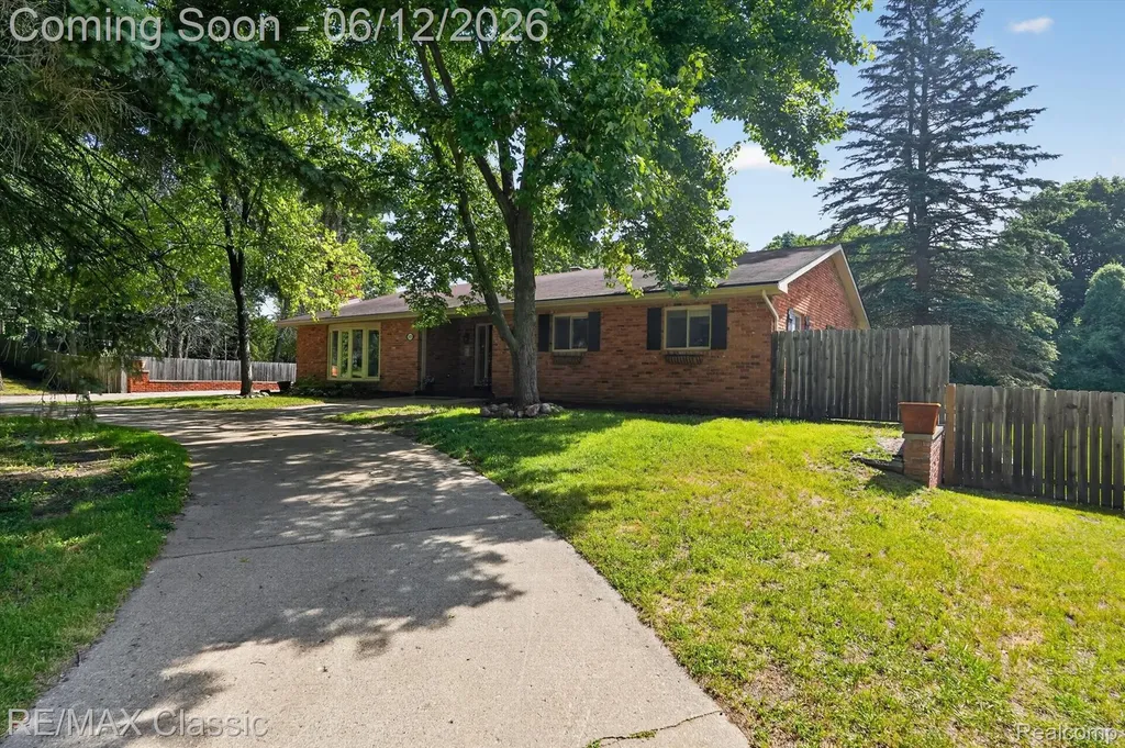 2939 Shirley Street Highland Charter Township MI 48380