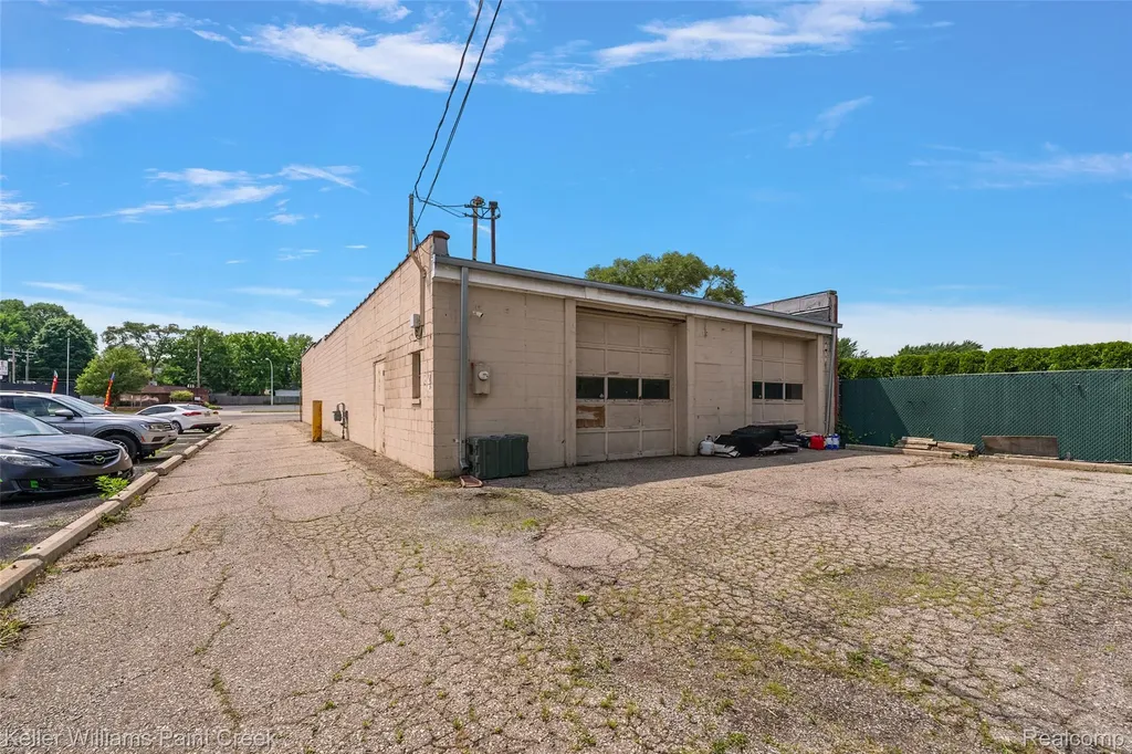 1357 S Gratiot Avenue Clinton Charter Township MI 48036